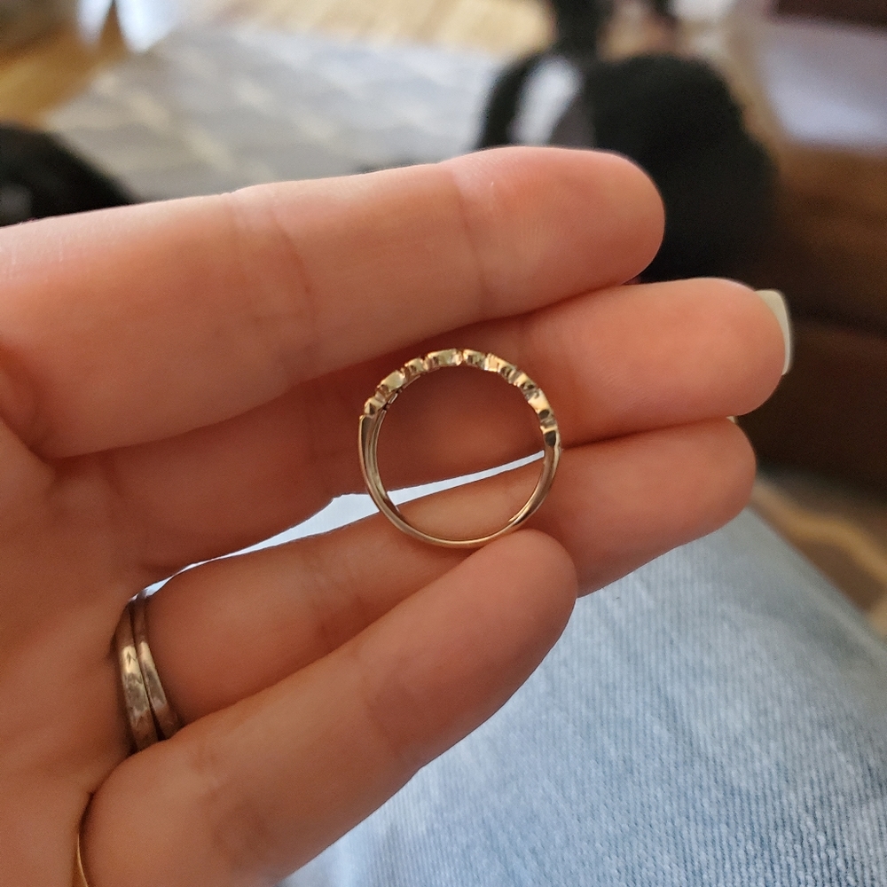 10k white gold and diamond ring - Picture 4 of 6